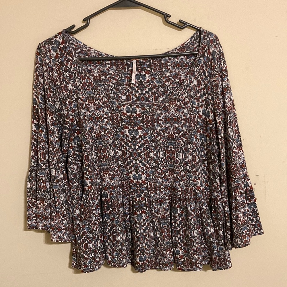 Free people long sleeved flowy top size small